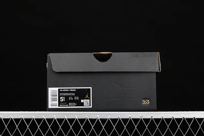 All categories Air Jordan Jordan series basketball shoes Air Jordan 1 Mid Air Jordan 1 Mid AJ1 Joe 1 patent leather black blue orange Zhongbang basketball shoes 554725-440